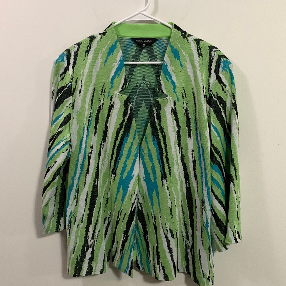 Ming Wang Size 1X, plus size cardigan in great condition, 1 hook and eye closure